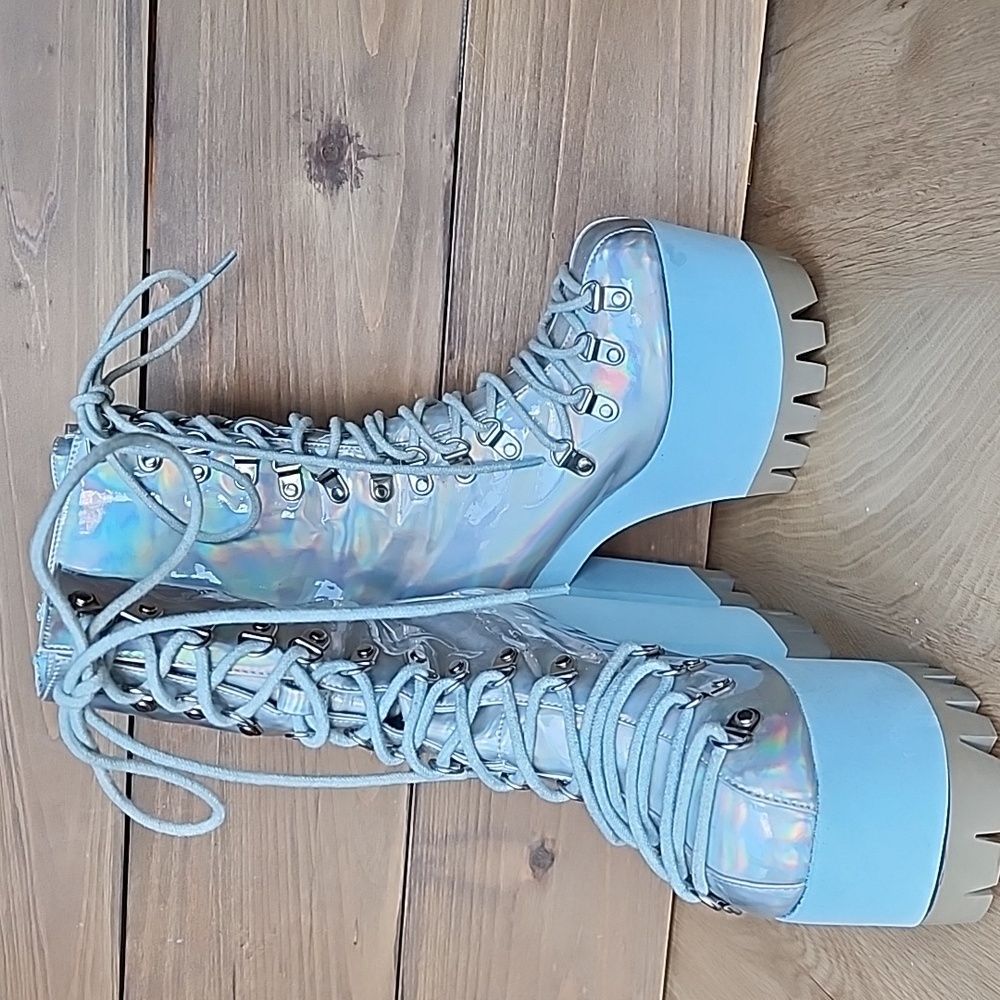 RARE Dolls Kill Club Exx SOLD OUT Hologram Platform Boots. Size 7